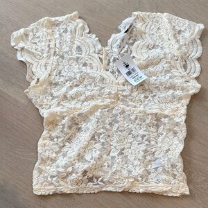 NWT Cream  Lace Short Sleeve crop Top - stretch!!
